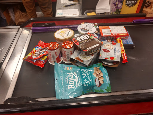 Grocery Store «Rays Food Place», reviews and photos, 875 Redwood Dr, Garberville, CA 95542, USA