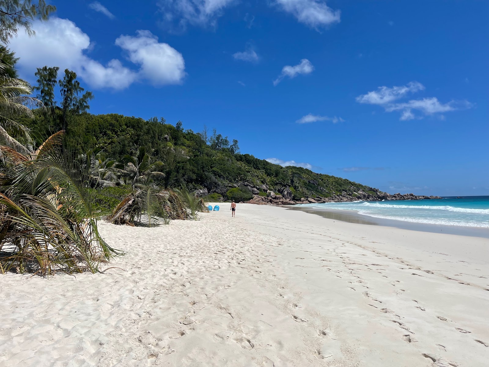 Foto de Praia Petite Anse com água cristalina superfície