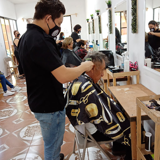 Centro de formación y capacitación en belleza y barbería Infinite Styles