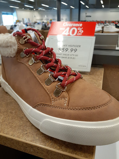 Shoe Store «DSW Designer Shoe Warehouse», reviews and photos, 6971 Grand Ave, Gurnee, IL 60031, USA