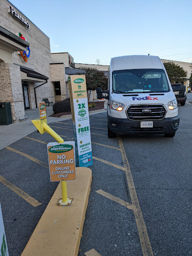 Print Shop «FedEx Office Print & Ship Center», reviews and photos, 5870 Samet Dr #111, High Point, NC 27265, USA