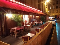 Atmosphère du Restaurant français Le Petit Saint-Benoit à Paris - n°1