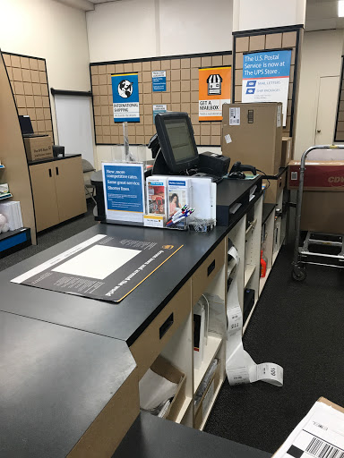 Shipping and Mailing Service «The UPS Store», reviews and photos, 325 Sharon Park Dr, Menlo Park, CA 94025, USA