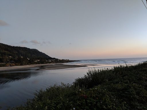 Family Restaurant «Yachats Underground Pub & Grub», reviews and photos, 125 Ocean View Dr, Yachats, OR 97498, USA