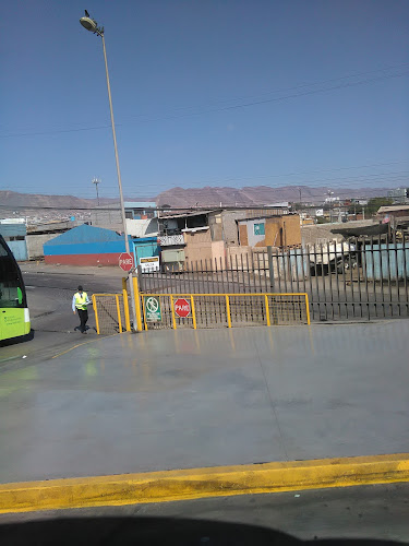Comentarios y opiniones de Terminal de Buses Cardenal Carlos Oviedo Cavada