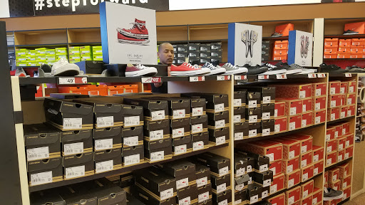 Shoe Store «Famous Footwear», reviews and photos, 5970 Kingstowne Center, Kingstowne, VA 22315, USA