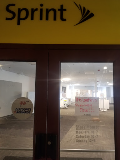 Cell Phone Store «Sprint Store», reviews and photos, 1 Porter Rd #9, Cambridge, MA 02140, USA