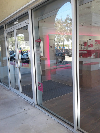 Cell Phone Store «T-Mobile», reviews and photos, 4432 Weston Rd, Davie, FL 33331, USA