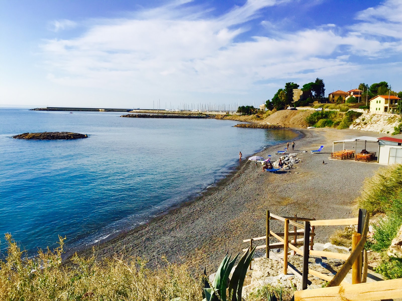 Foto von Aregai di Cipressa mit gerader strand