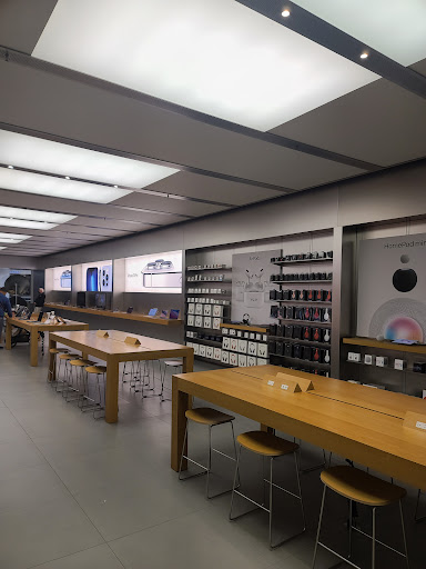 Computer Store «Apple Glendale Galleria», reviews and photos, 2126 Galleria Way, Glendale, CA 91210, USA