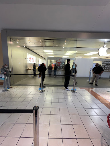 Computer Store «Apple Willow Grove Park», reviews and photos, 2500 W Moreland Rd, Willow Grove, PA 19090, USA