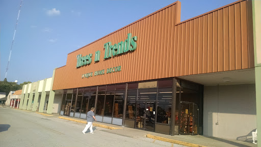 Trees n Trends - Henderson, KY, 1900 US-41 #7, Henderson, KY 42420, USA, 