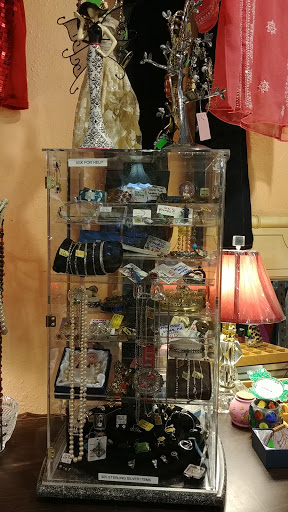 Thrift Store «Thrifty Nickel Tampa Thrift Store Re-Sale», reviews and photos, 7706 W Hillsborough Ave, Tampa, FL 33615, USA