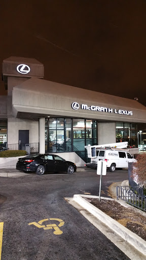 Lexus Dealer «McGrath Lexus of Chicago», reviews and photos, 1250 W Division St, Chicago, IL 60642, USA