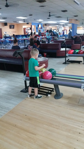 Bowling Alley «Conway Family Bowling Center», reviews and photos, 1010 E Oak St, Conway, AR 72032, USA