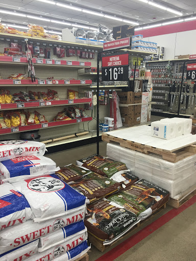 Home Improvement Store «Tractor Supply Co.», reviews and photos, 1424 W Main St Ext #1, Grove City, PA 16127, USA