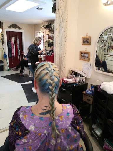 Hair Salon «Klassic Cuts Salon», reviews and photos, 205 1st St NE B, Yelm, WA 98597, USA