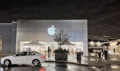 Computer Store «Apple Suburban Square», reviews and photos, 61 Saint James Pl, Ardmore, PA 19003, USA
