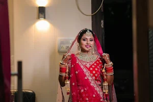 THE ARTIST ROOM - Best Makeup Artist In Kanpur, Best Bridal Makeup In Kanpur, Hair Stylist In Kanpur image