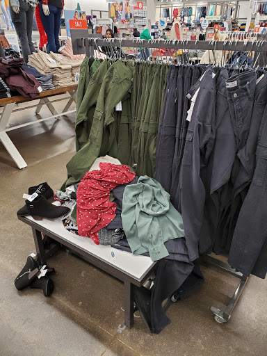 Clothing Store «Old Navy», reviews and photos, 8674 Park Meadows Center Dr, Lone Tree, CO 80124, USA