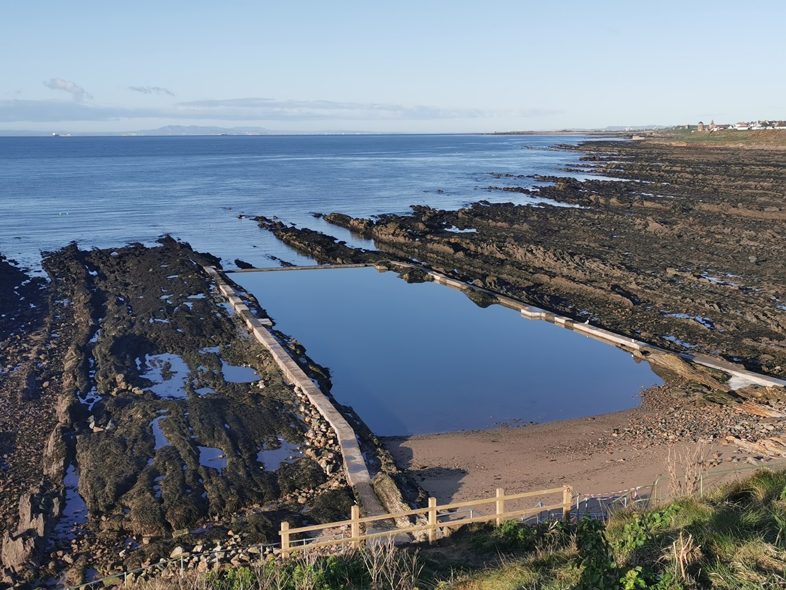 Foto van Pittenweem Tidal Pool Beach met ruim strand