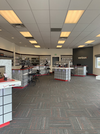 Cell Phone Store «Verizon Wireless - Cellular Plus», reviews and photos, 3500 River Point Pkwy, Sheridan, CO 80110, USA