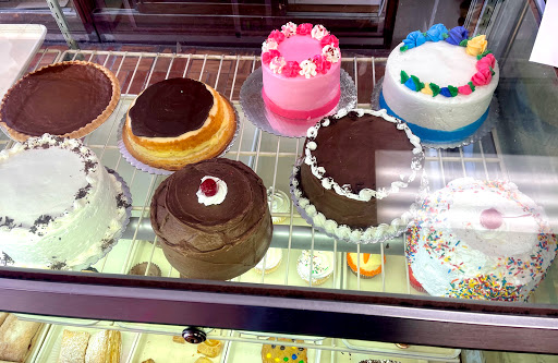 Bakery «Elmwood Pastry Shop Inc», reviews and photos, 1136 New Britain Ave, West Hartford, CT 06110, USA