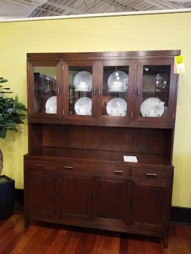 Furniture Store «Toms-Price Home Furnishings», reviews and photos, 303 E Front St, Wheaton, IL 60187, USA