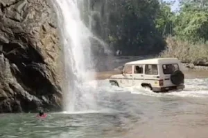 Dudhsagar waterfall trip in Goa image