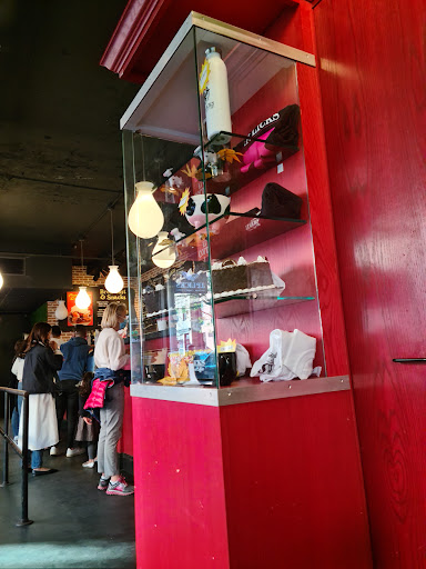 Ice Cream Shop «J.P. Licks», reviews and photos, 150 Charles St, Boston, MA 02114, USA