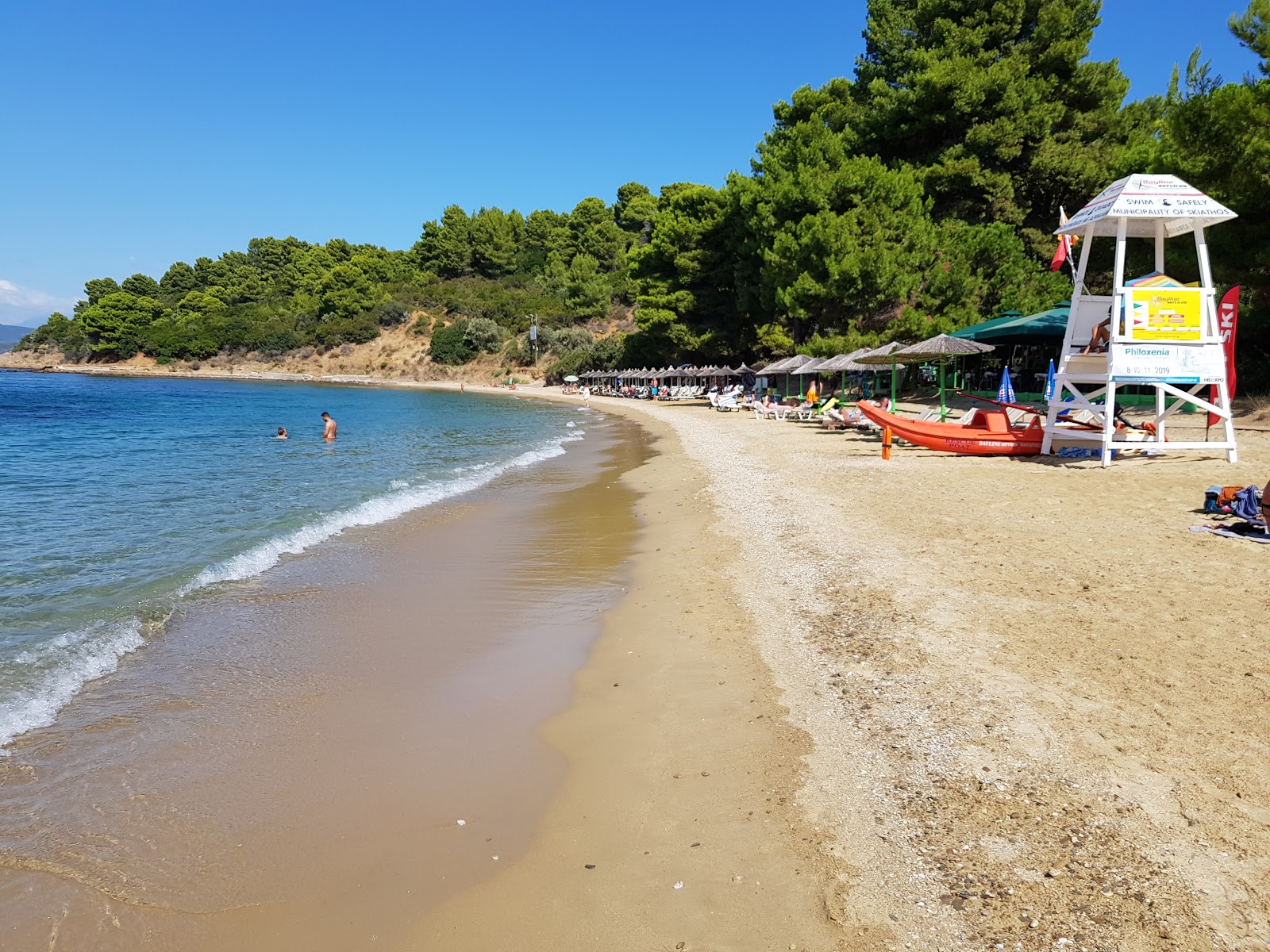 Foto di Spiaggia di Agia Eleni con una superficie del sabbia grigia e ciottoli