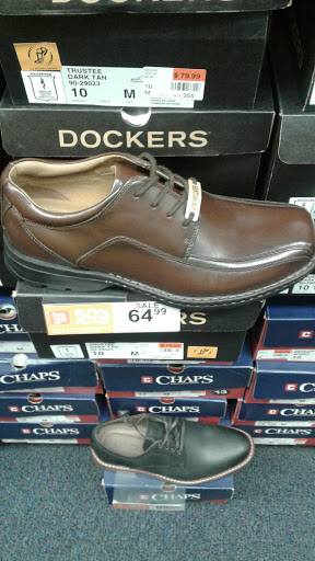 Shoe Store «Rack Room Shoes», reviews and photos, 831-A Town Center Dr, Waynesboro, VA 22980, USA