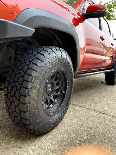 Tire Shop «Discount Tire Store - Louisville, KY», reviews and photos, 2131 S Hurstbourne Pkwy, Louisville, KY 40220, USA