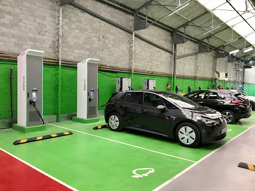 Borne de recharge de véhicules électriques EVBox Station de recharge Neuilly-sur-Seine