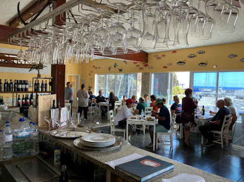 Clube Naval Bar / Restaurante em Vila do Porto