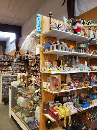 Antique Store «Cackleberry Farm Antique Mall», reviews and photos, 3371 Lincoln Hwy, Paradise, PA 17562, USA