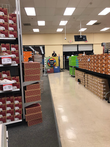 Shoe Store «Shoe Carnival», reviews and photos, 3408 S Glenstone Ave, Springfield, MO 65804, USA