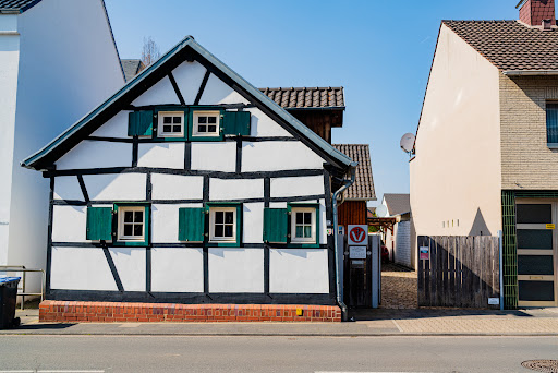 Asli Imirzalioglu unter Kerpen, Nordrhein-Westfalen