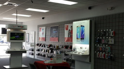 Cell Phone Store «GoWireless Verizon Authorized Retailer», reviews and photos, 23801 US-27, Lake Wales, FL 33859, USA