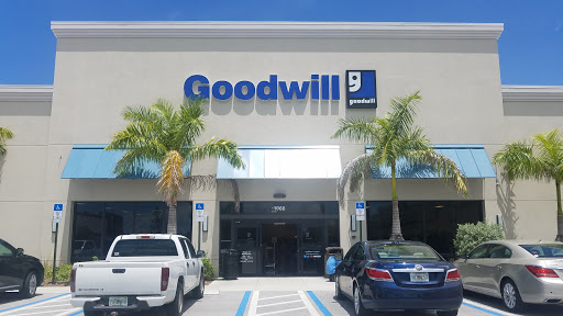 Thrift Store «Goodwill Vero Beach Store & Donation Center», reviews and photos, 1551 US-1, Vero Beach, FL 32960, USA