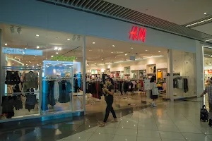 H&M image