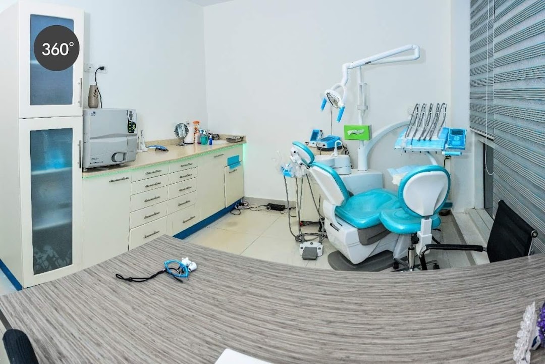Dr. Mona A. Halim Bright Dental Center د. منى حليم مركز برايت للأسنان