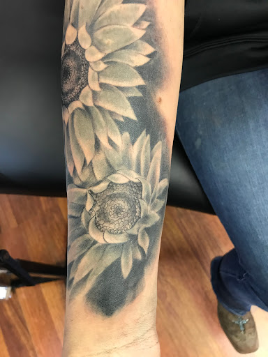 Tattoo Shop «mystic ink tattoos», reviews and photos, 715 N Ewing St, Seymour, IN 47274, USA