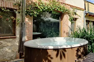 VIENTO DE LADERA - Casa Rural con piscina y jacuzzi image