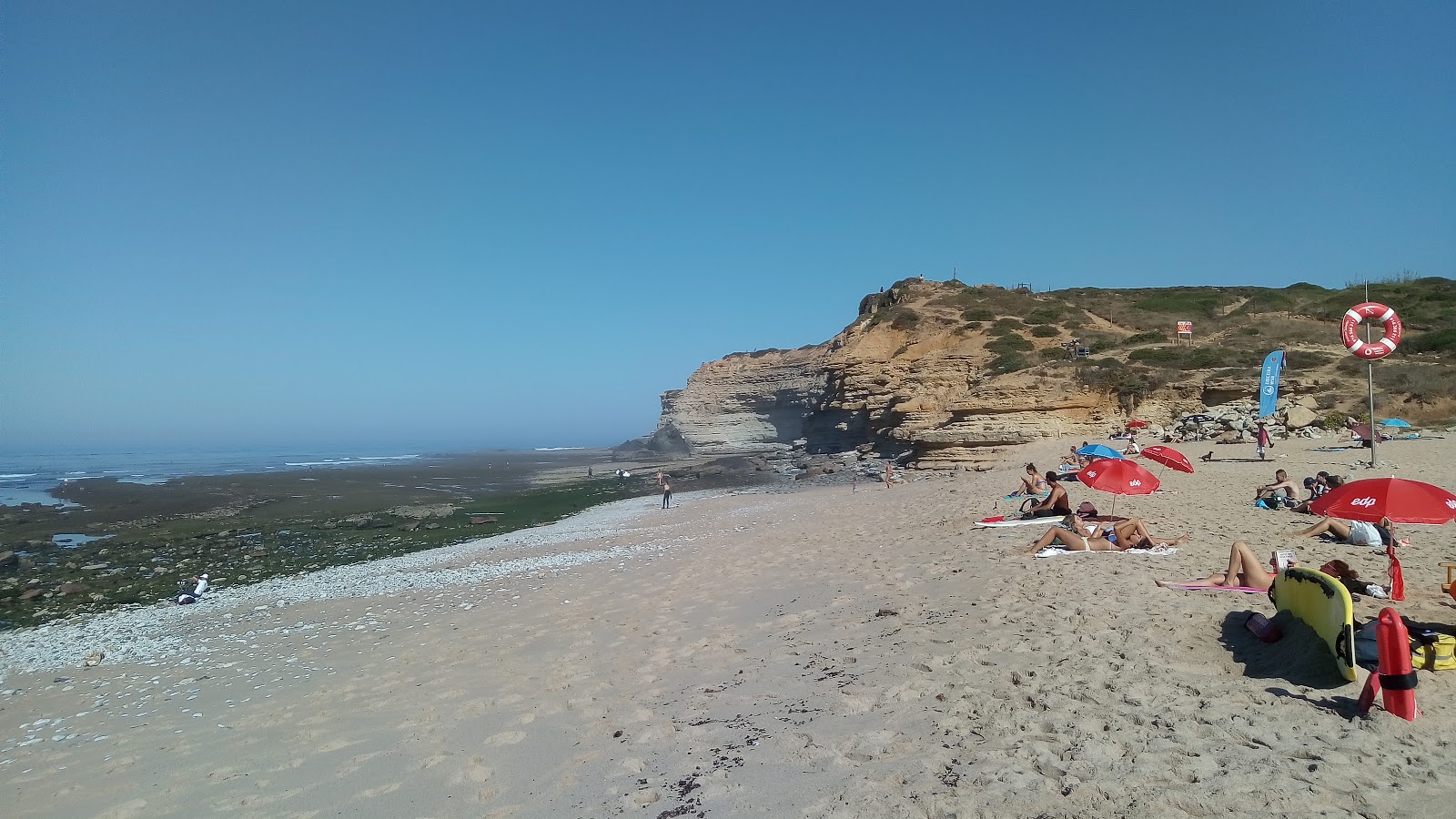 Foto van Praia do Alibaba en zijn prachtige landschap