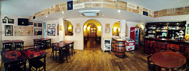 Restaurant La Taverna Sant Pere Pescador - Carrer del Carme, 3, 17470 Sant Pere Pescador, Girona, Spain
