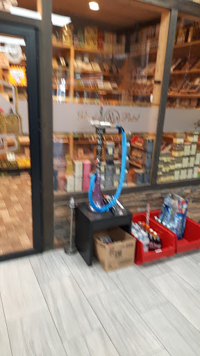 Tobacco Shop «Tundra Smoke Shop», reviews and photos, 2719 S Oneida St, Green Bay, WI 54304, USA