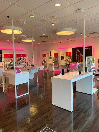 Cell Phone Store «T-Mobile», reviews and photos, 288 Hartford Ave, Bellingham, MA 02019, USA