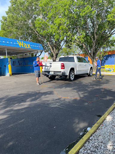 Magic Hands Car Wash en Fort Myers