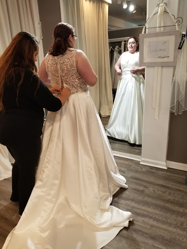 Regiss Bridal & Prom - Glasgow, 114 Ensminger Dr, Glasgow, KY 42141, USA, 